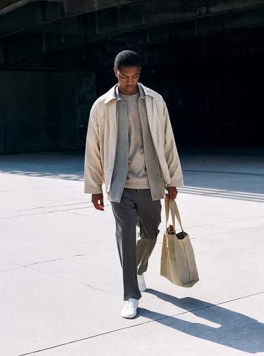 Action shot - model walking